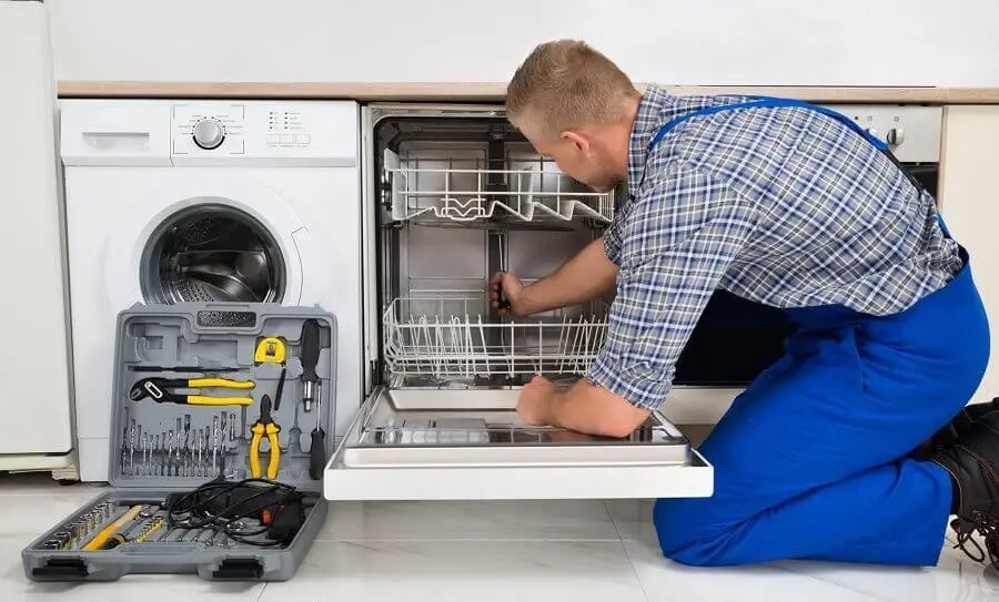 Bala Hoover servisi teknisyen ekibi beyaz eşya tamiri yaparken
